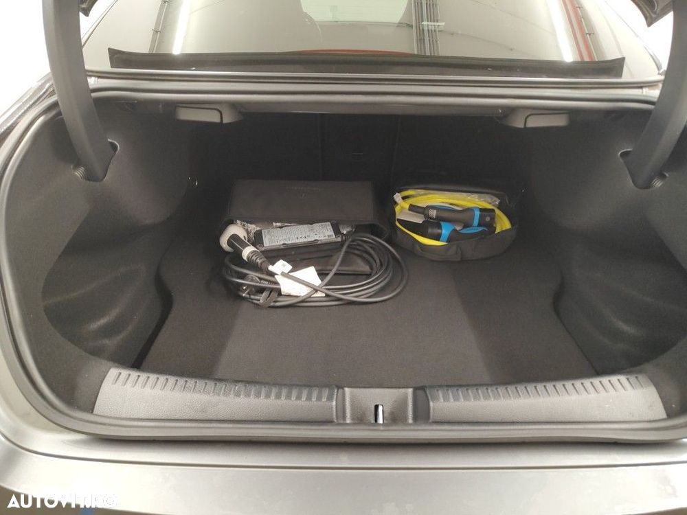 Mercedes-Benz CLA 250 e 8G-DCT AMG Line - 11