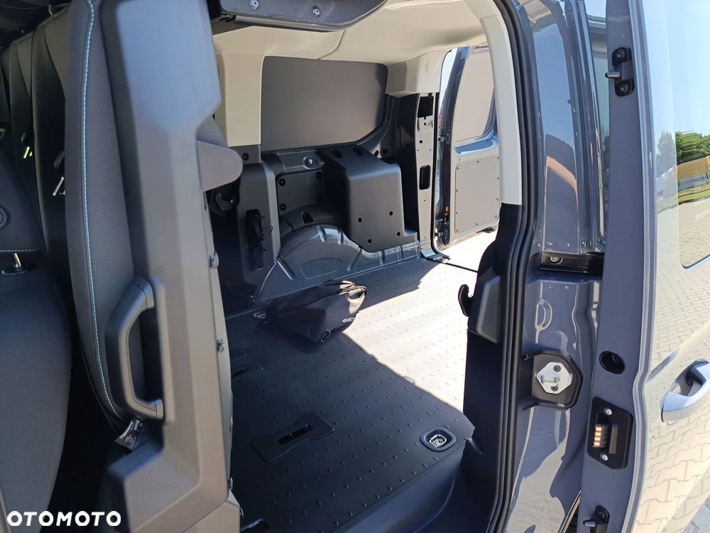 Ford Transit Connect - 11
