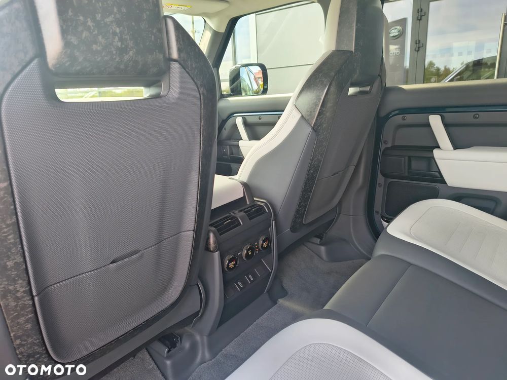 Land Rover Defender 110 P635 OCTA - 18