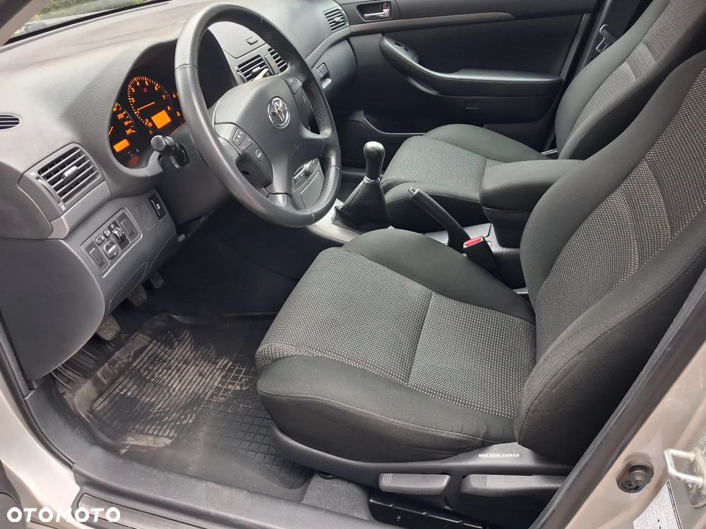 Toyota Avensis 1.8 VVT-i Executive - 13