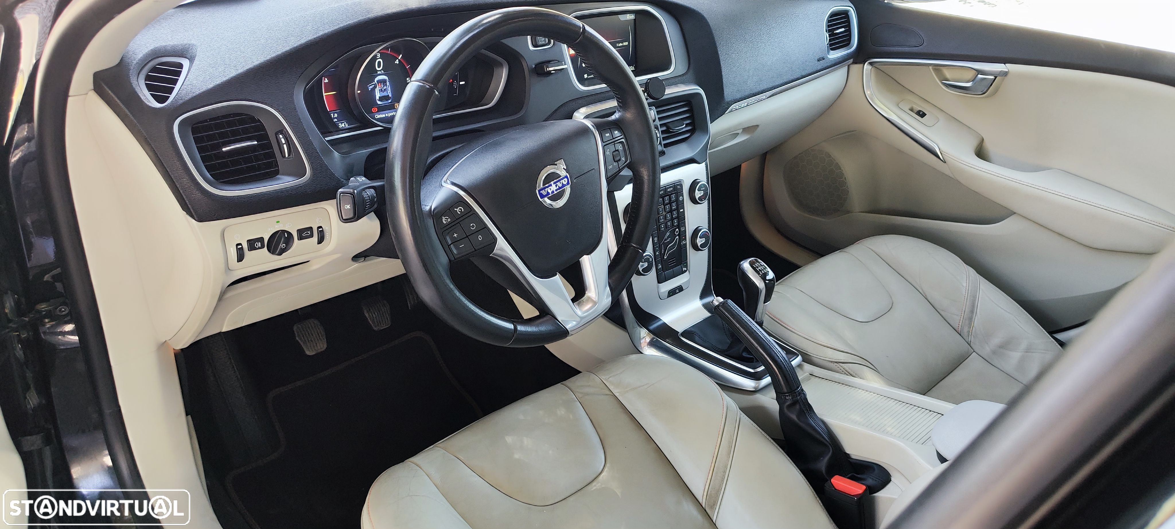 Volvo V40 Cross Country 2.0 D2 VOR - 17