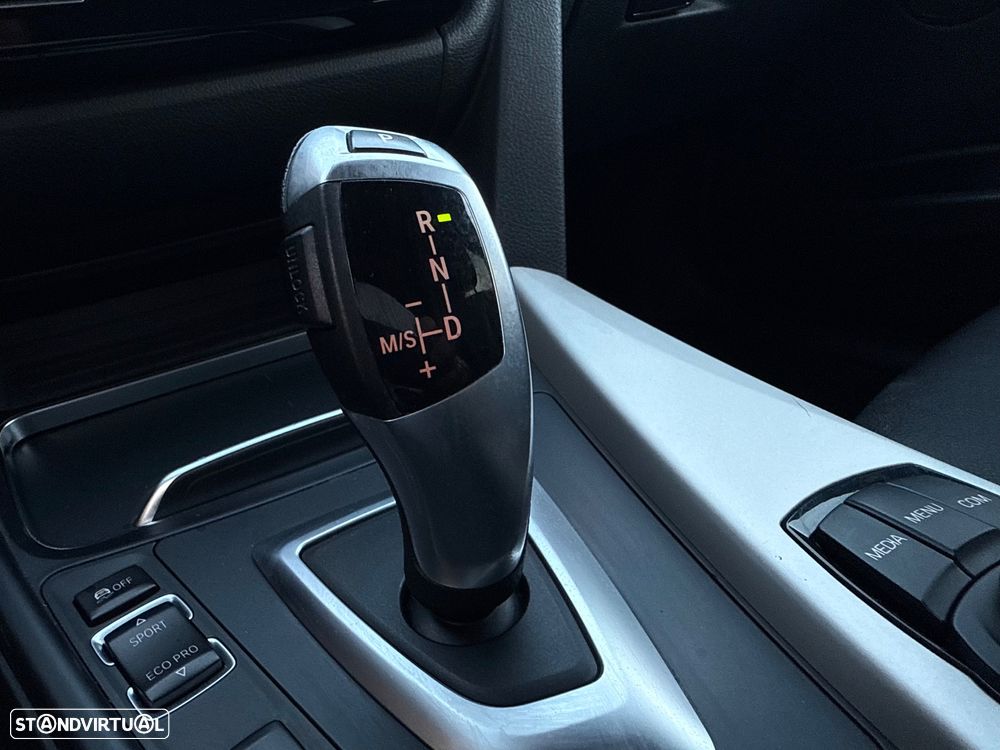 BMW 318 d Touring Advantage Auto - 28