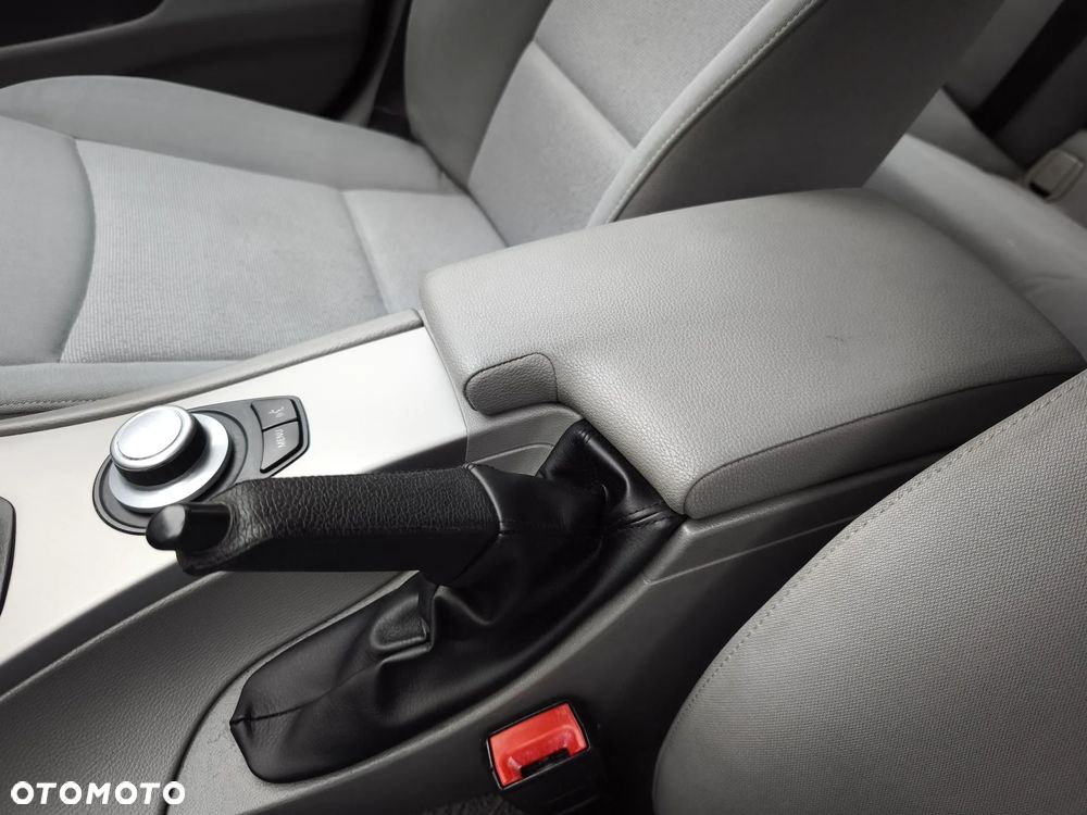 BMW Seria 3 320d - 23
