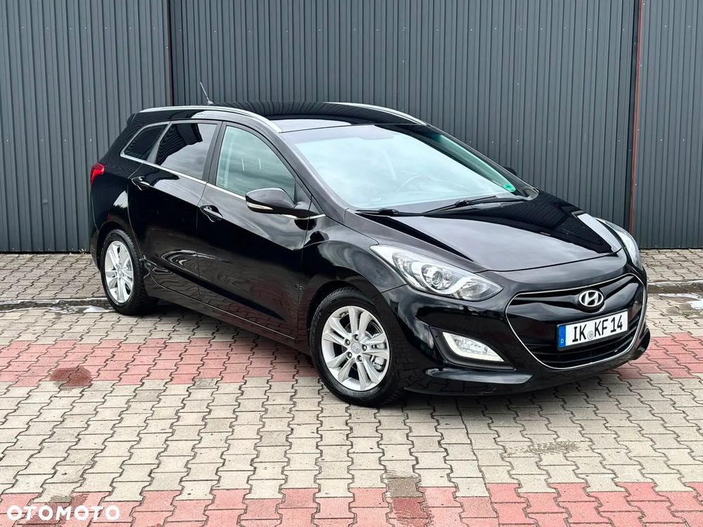 Hyundai i30 1.6 CRDi Fifa World Cup Edition - 1