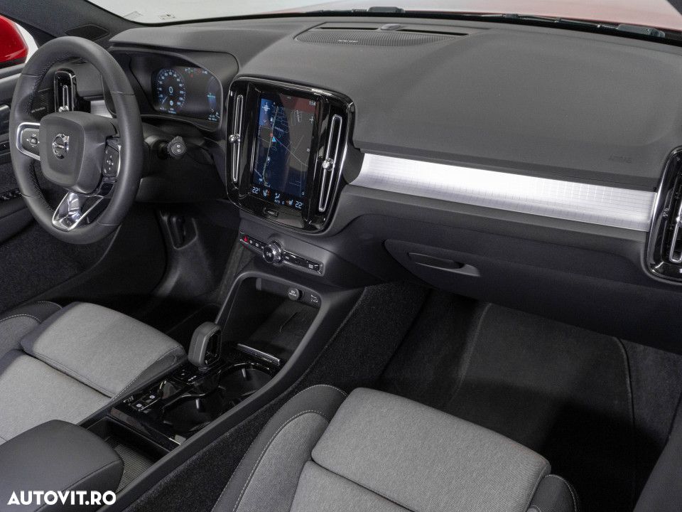 VOLVO XC40 2023 — imagine 13