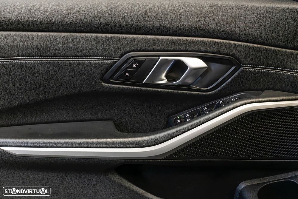 BMW 330 e Aut. Luxury Line - 23