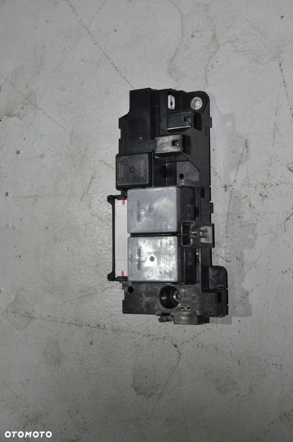Moduł przekaźników baterii Toyota G92Z1-33011