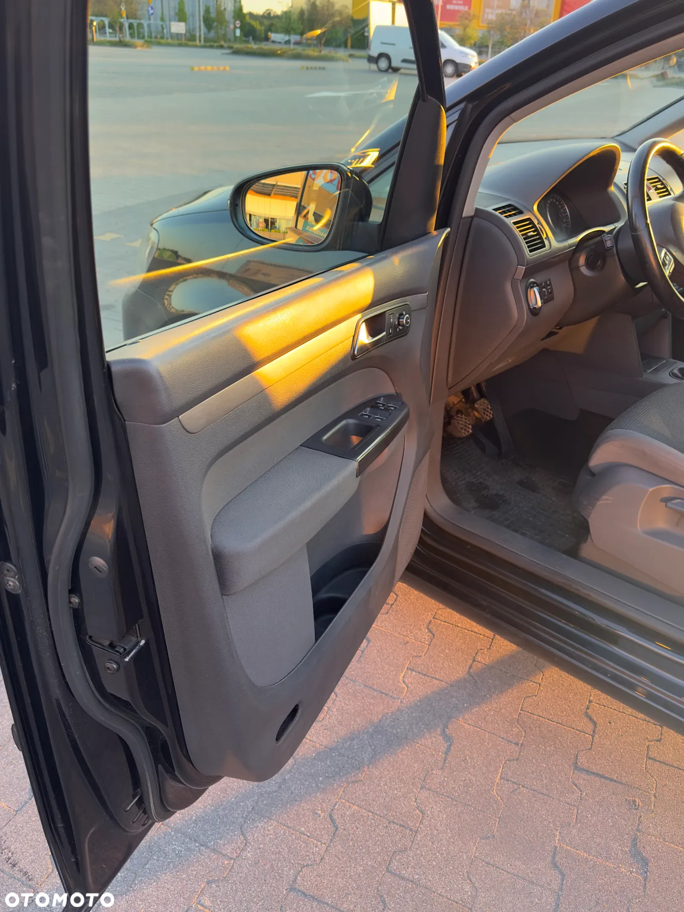Volkswagen Touran 1.6 TDI DPF BlueMot Trendline - 25