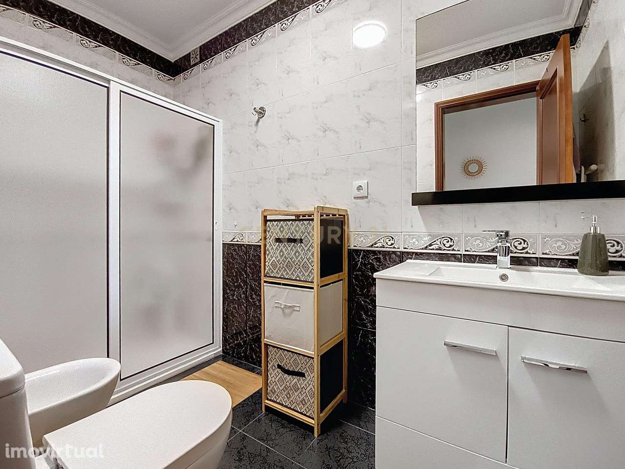 Moradia dividida em 7 apartamentos - Grande imagem: 5/33