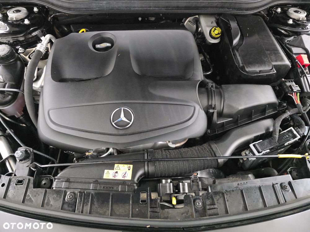 Mercedes-Benz GLA 250 4Matic 7G-DCT - 16