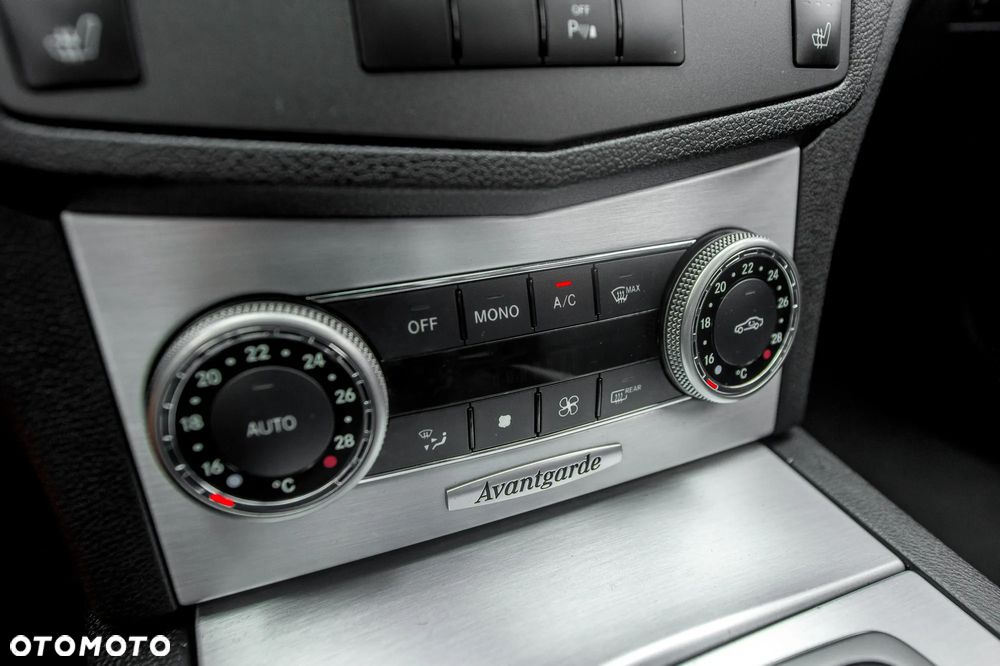 Mercedes-Benz Klasa C 250 CGI Automatik BlueEFFICIENCY Avantgarde - 32