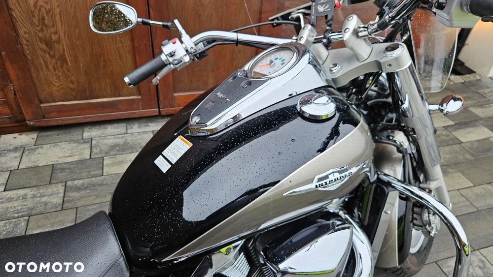 Suzuki Intruder - 23