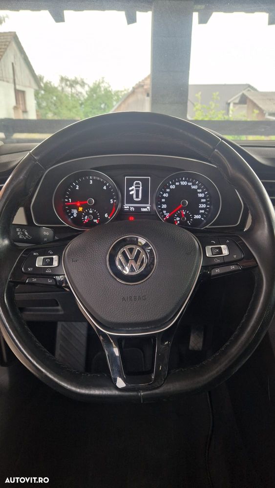 Volkswagen Passat 2.0 TDI Comfortline - 8