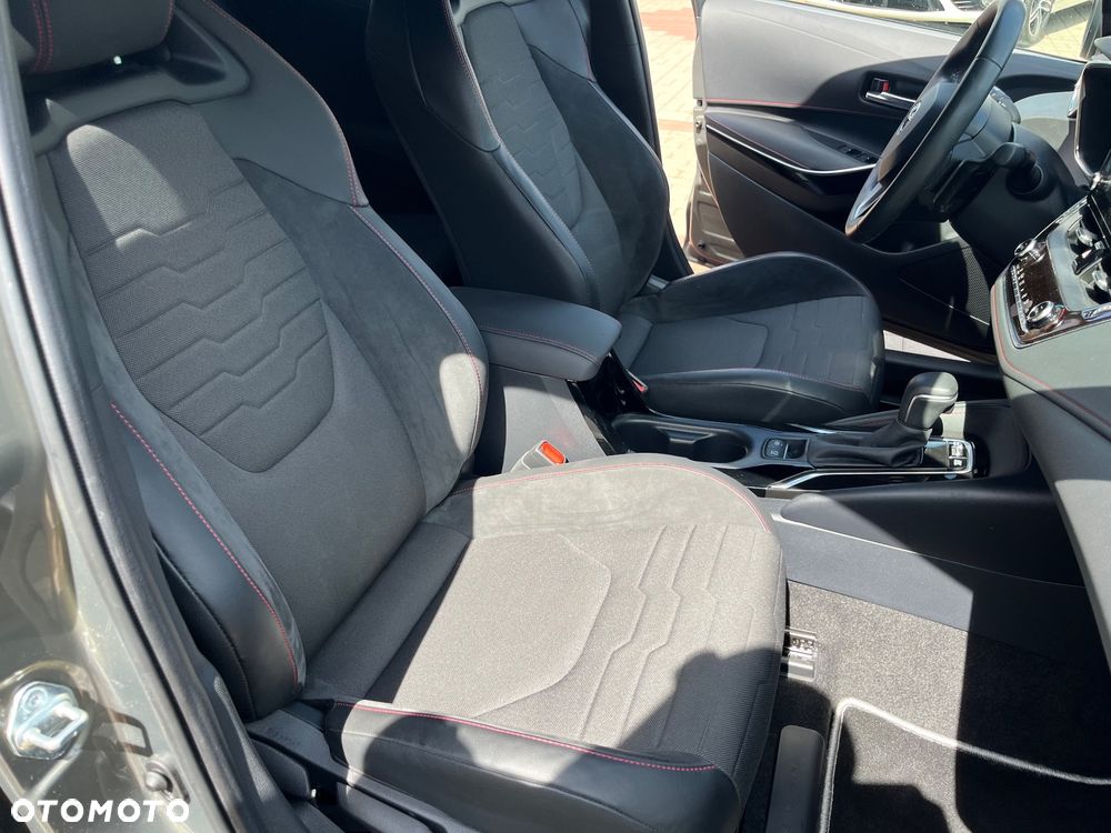 Toyota Corolla 2.0 Hybrid Executive - 17