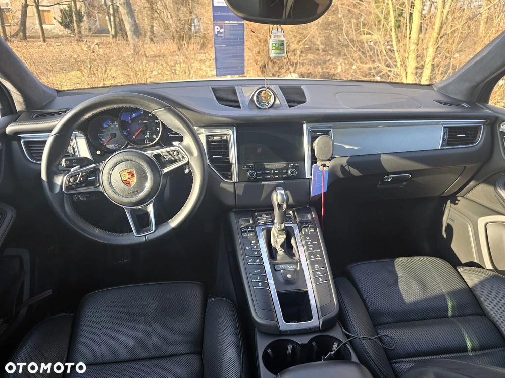 Porsche Macan Turbo - 11