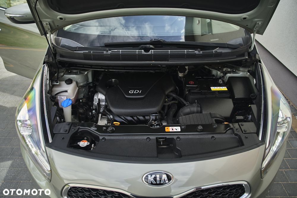 Kia Carens 1.6 GDI Attract - 22