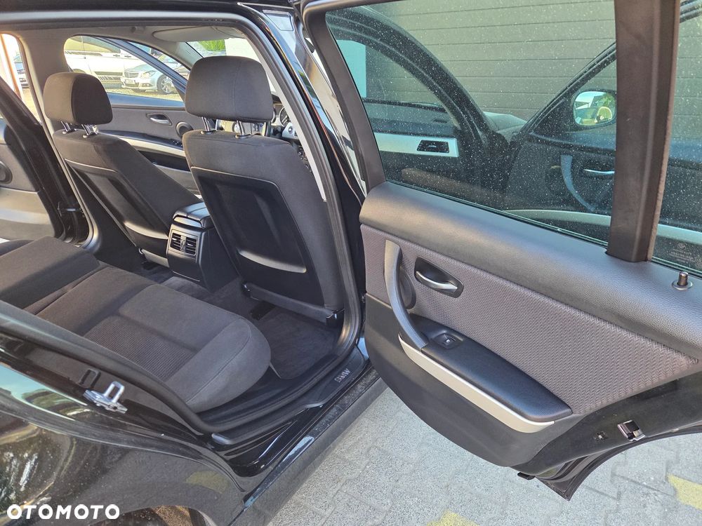 BMW Seria 3 318d - 27