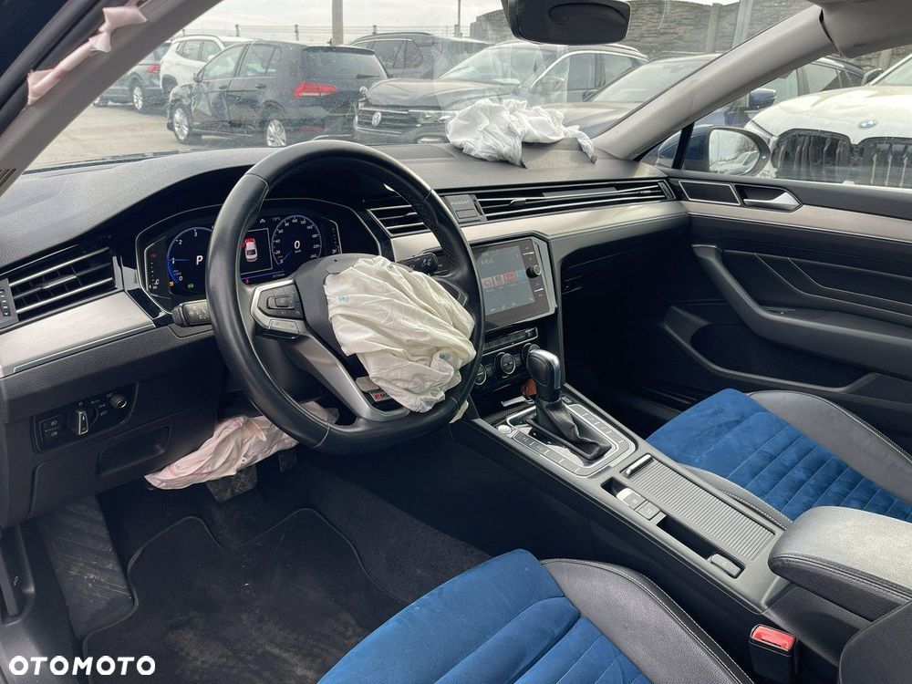 Volkswagen Passat 2.0 TDI SCR 4Motion DSG Elegance - 6