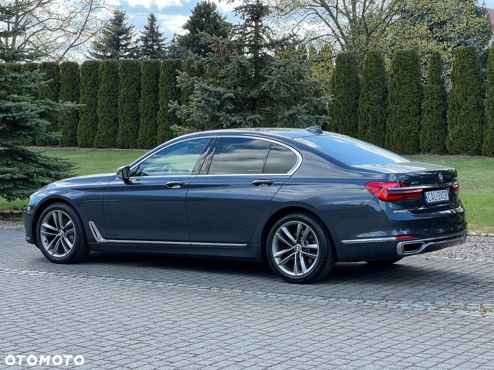 BMW Seria 7 750i xDrive - 11
