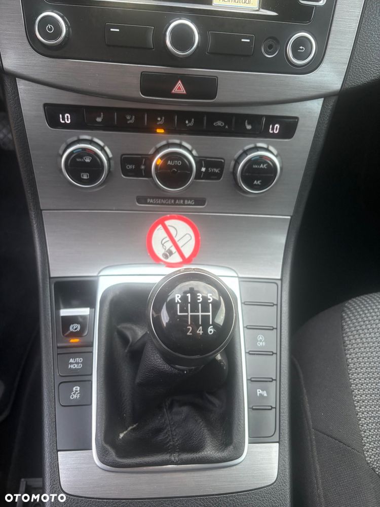 Volkswagen Passat 2.0 Blue TDI SCR Trendline - 16