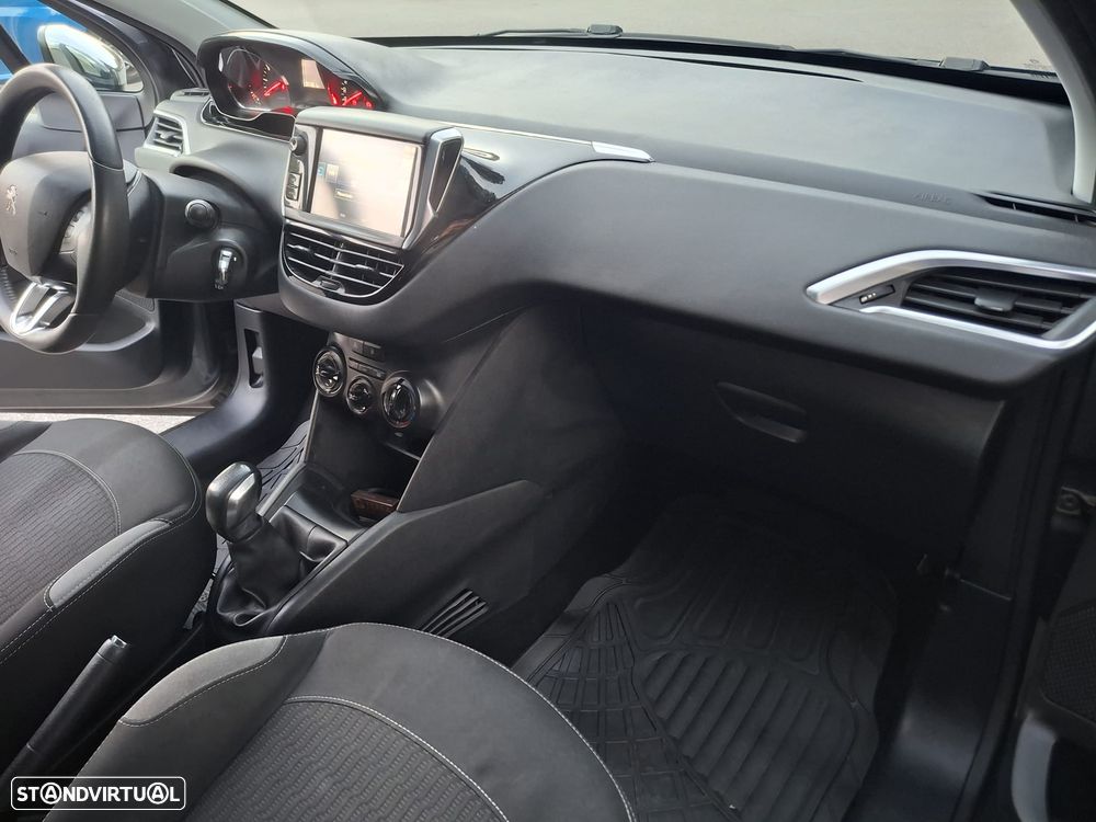 Peugeot 208 1.2 VTi SE Style - 11