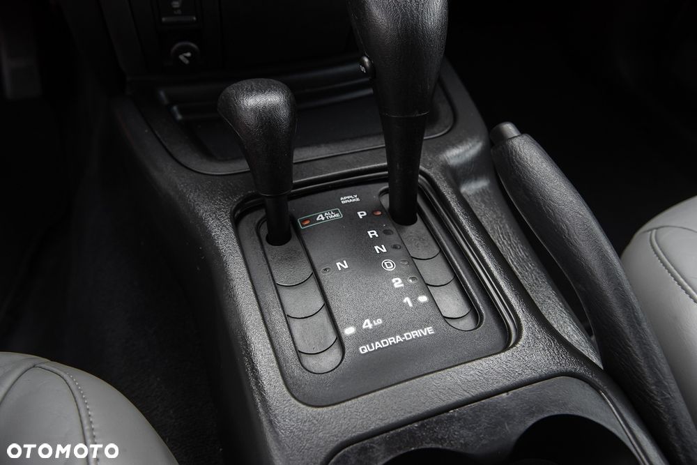 Jeep Grand Cherokee - 23