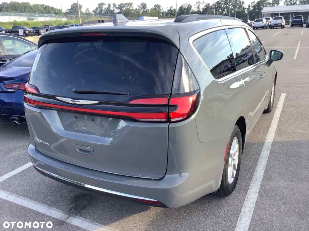 Chrysler Pacifica - 4