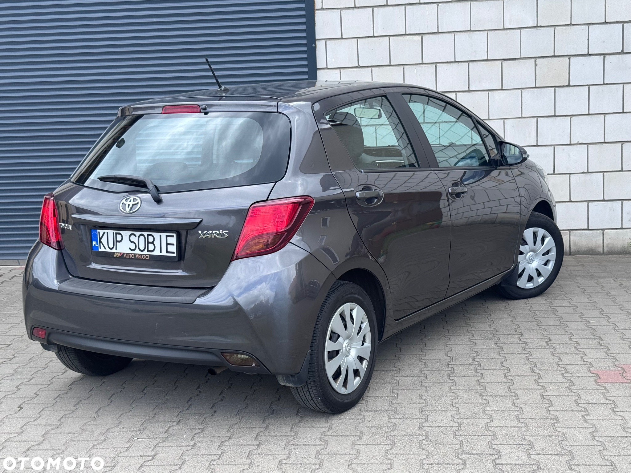 Toyota Yaris 1.0 Premium - 18