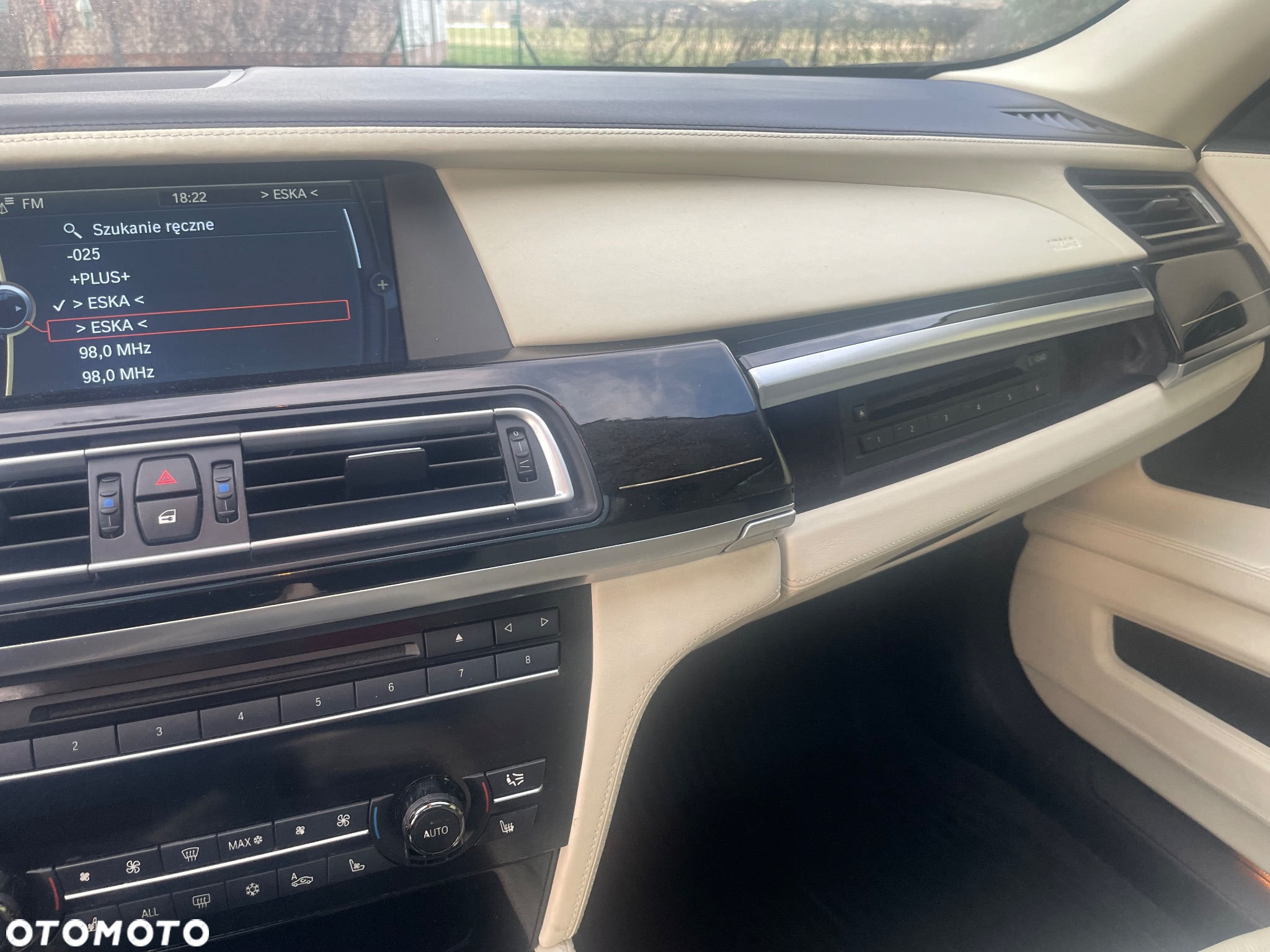 BMW Seria 7 750i L xDrive - 38