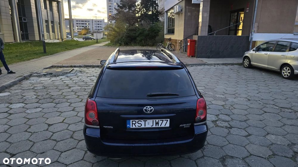 Toyota Avensis - 4