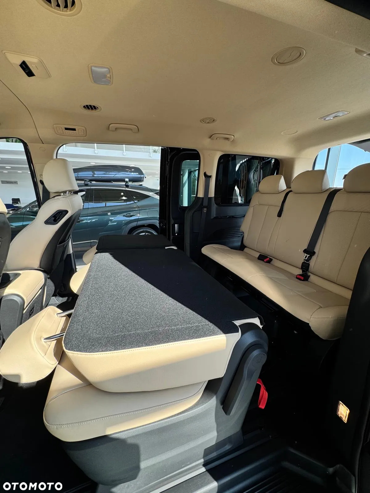 Hyundai Staria 1.6 T-GDI HEV Smart VIP - 26