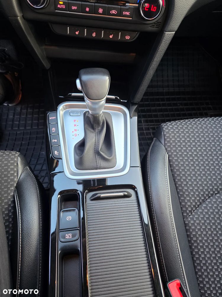 Kia XCeed 1.4 T-GDI L Business Line DCT - 25