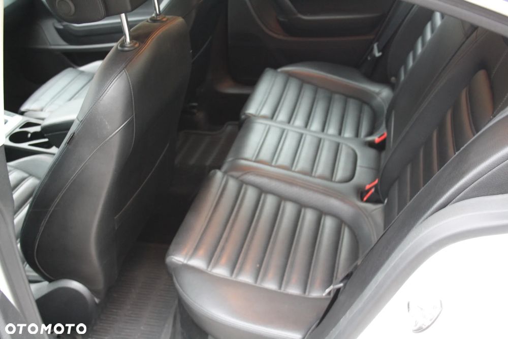 Volkswagen Passat - 13