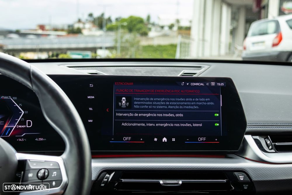 BMW iX1 eDrive20 Pack Desportivo M - 44