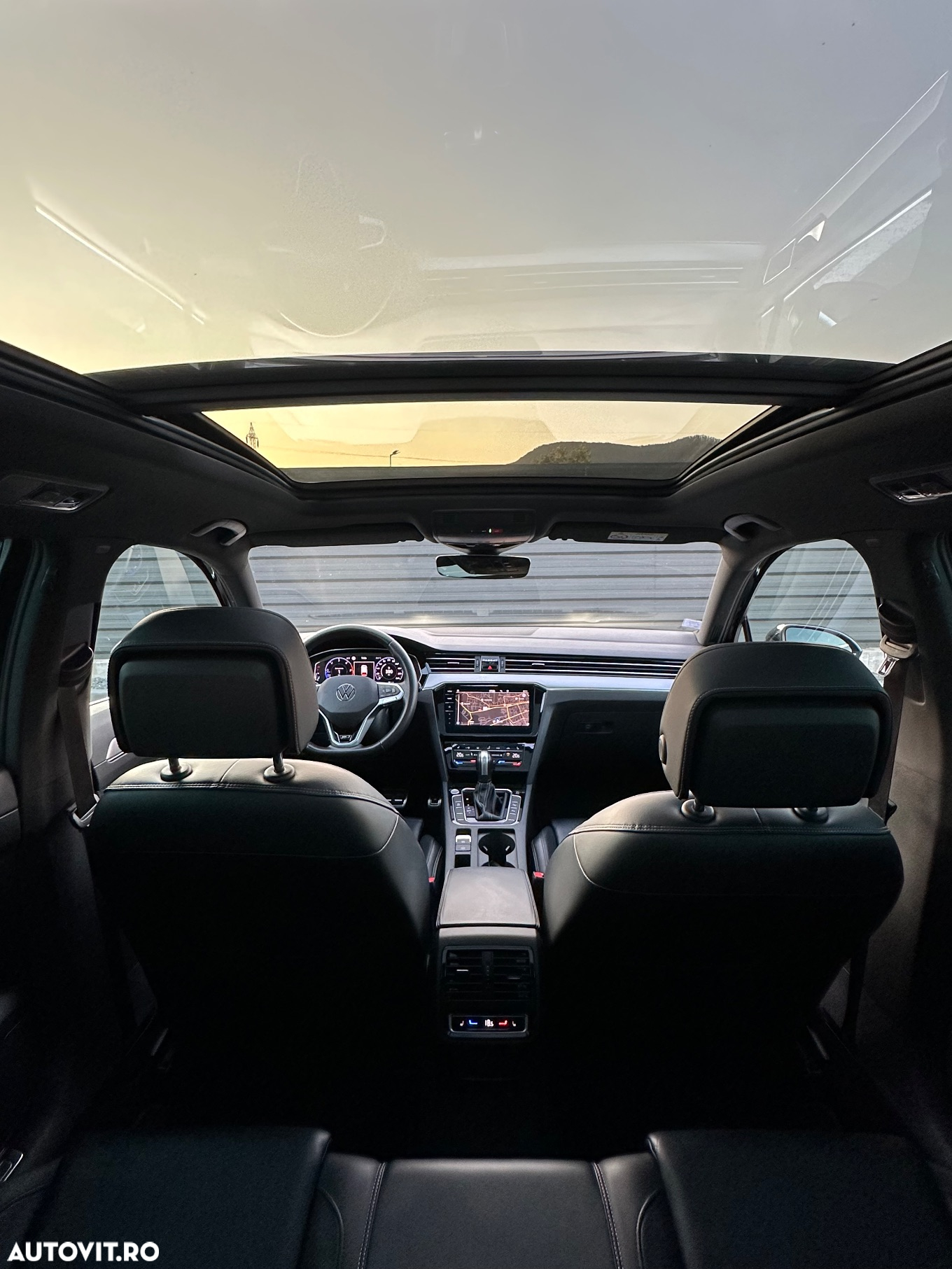 Volkswagen Passat Variant 2.0 TDI SCR DSG R-Line - 17