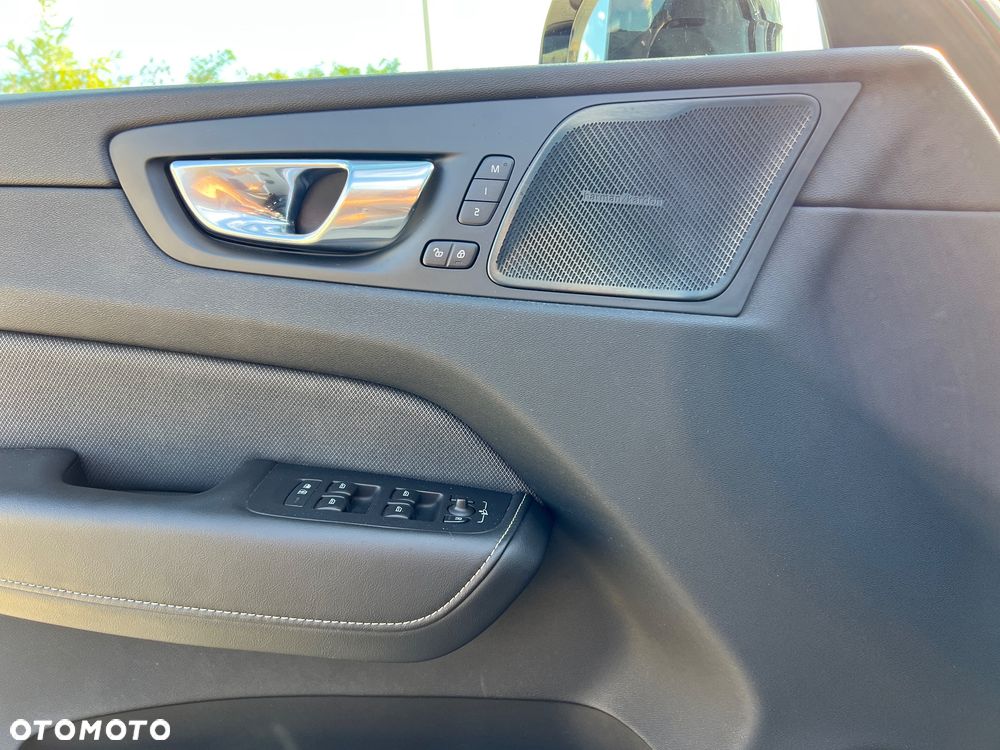 Volvo XC 60 B5 D AWD Geartronic RDesign - 12
