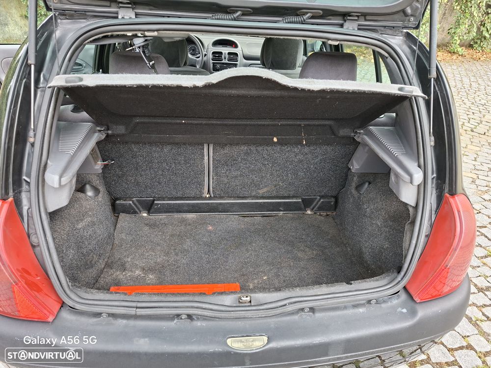 Renault Clio 1.2 RT - 11