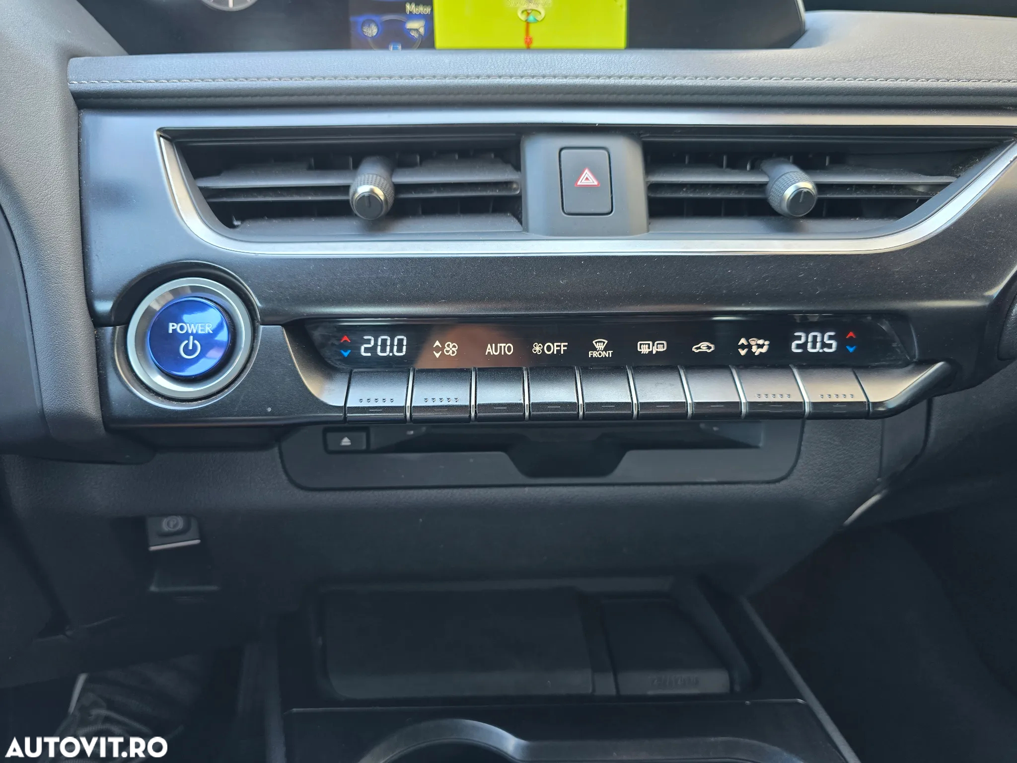 Lexus UX - 15