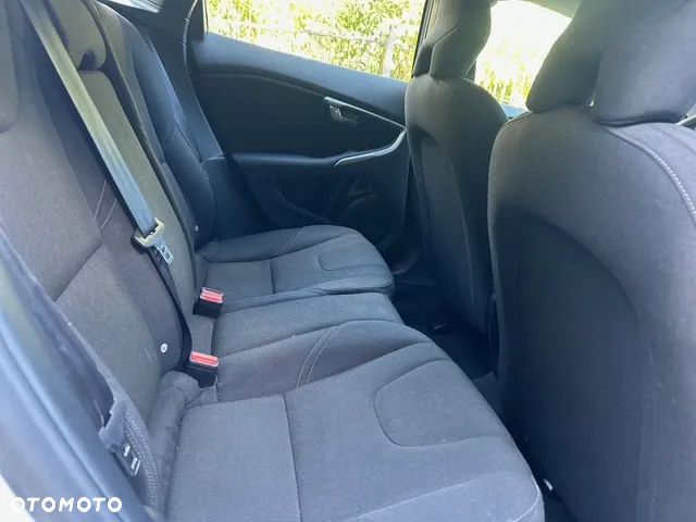 Volvo V40 D2 Kinetic - 13