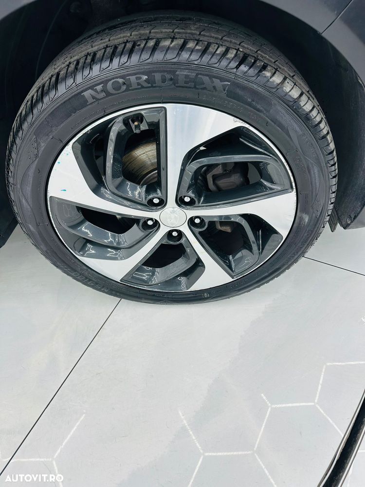 Hyundai Tucson 2.0 CRDI 2WD Style - 10