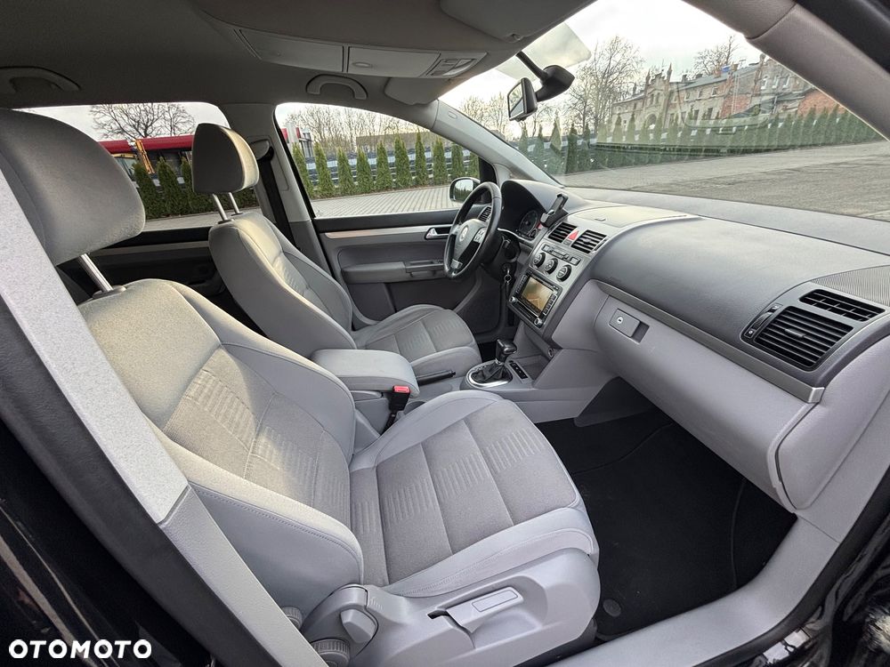 Volkswagen Touran 2.0 TDI DSG Highline - 23