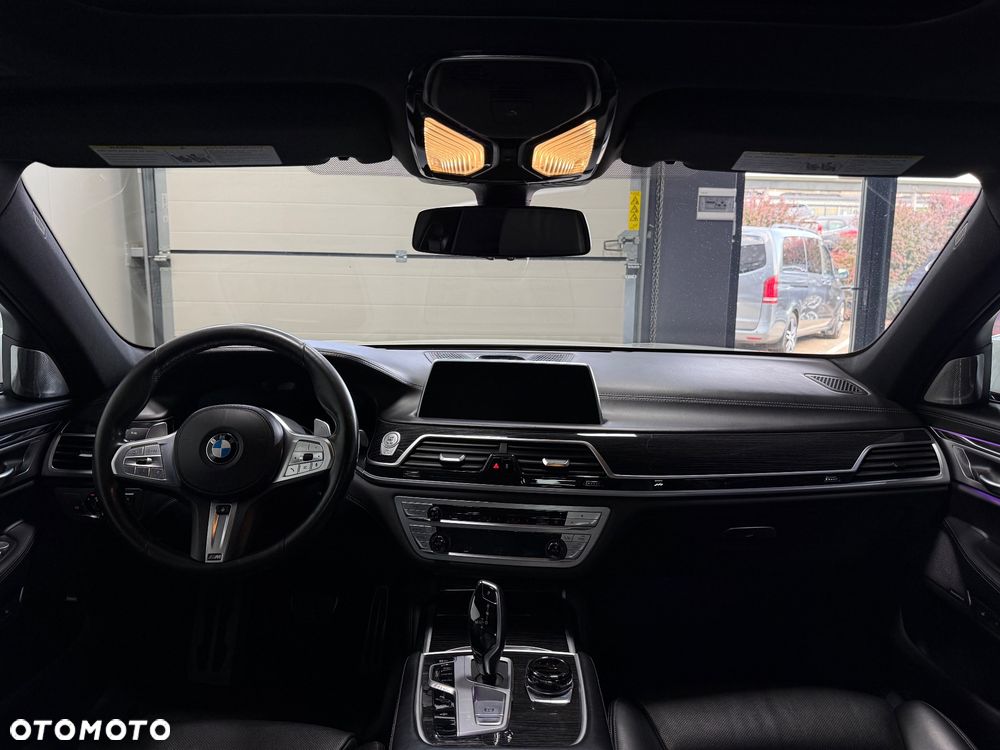 BMW Seria 7 750Li xDrive - 33