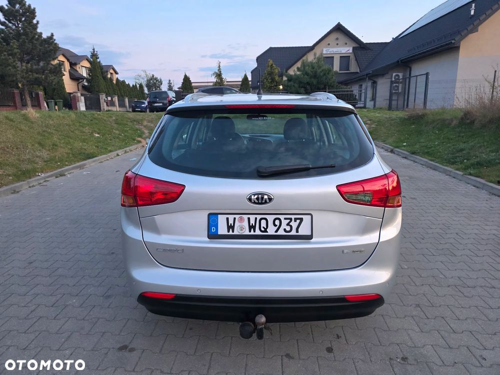 Kia Ceed - 12