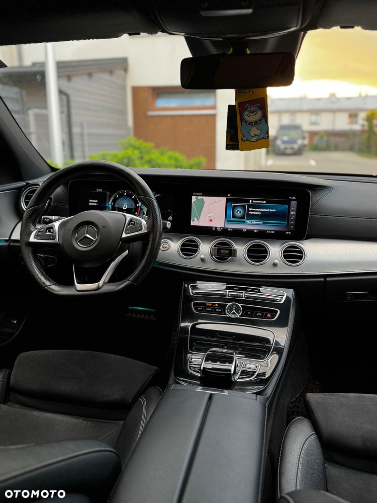 Mercedes-Benz Klasa E 220 d 4-Matic 9G-TRONIC - 17