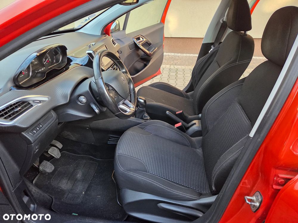 Peugeot 208 1.2 PureTech GPF Allure S&S - 6