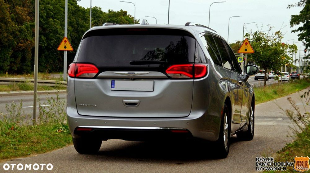 Chrysler Pacifica - 5