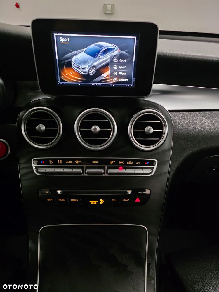 Mercedes-Benz GLC 250 4Matic 9G-TRONIC AMG Line - 17