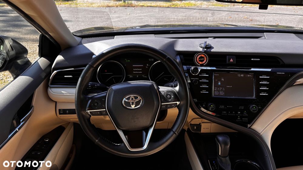 Toyota Camry 2.5 Hybrid Comfort CVT - 22