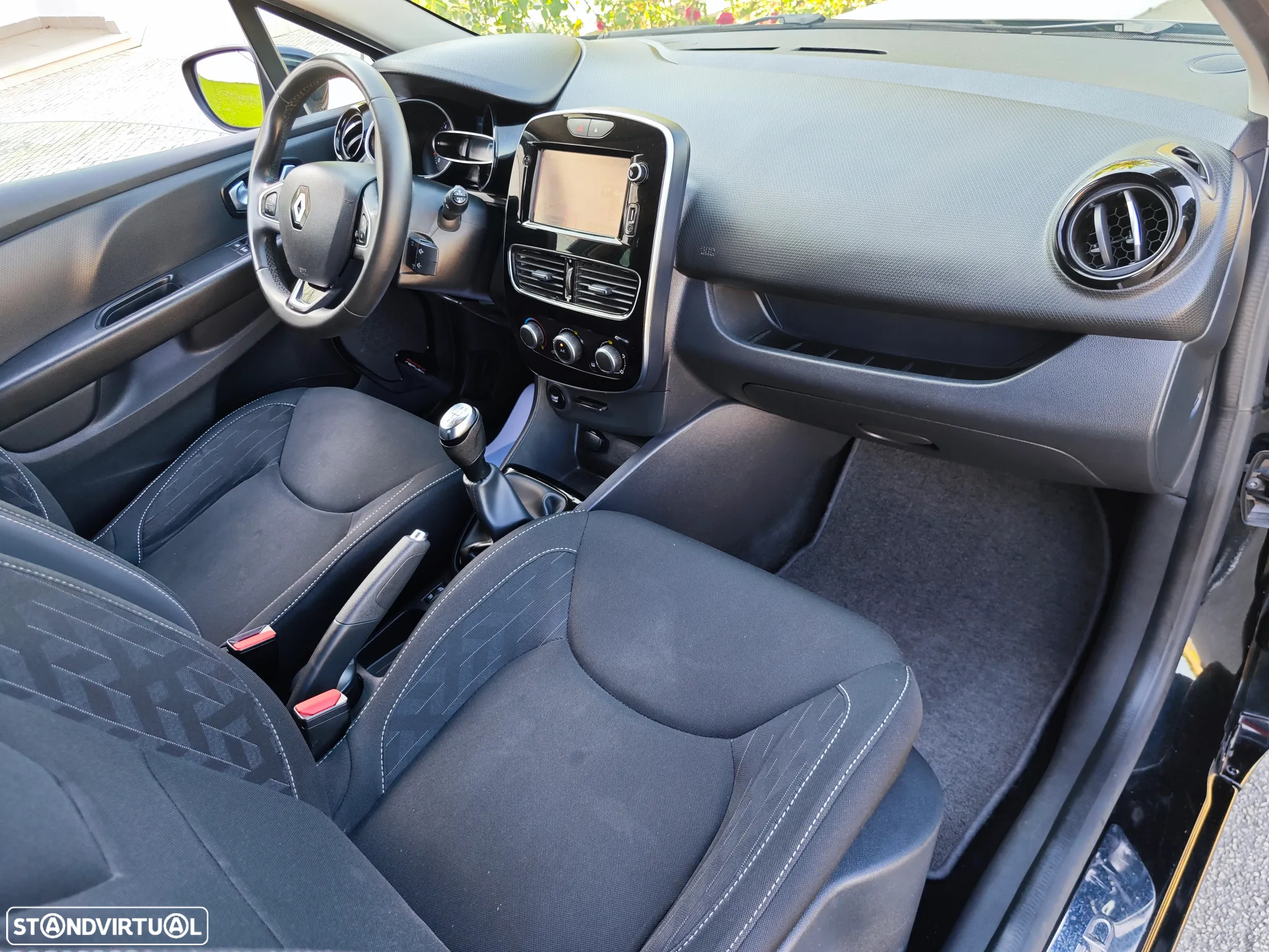 Renault Clio 0.9 TCe Limited - 10