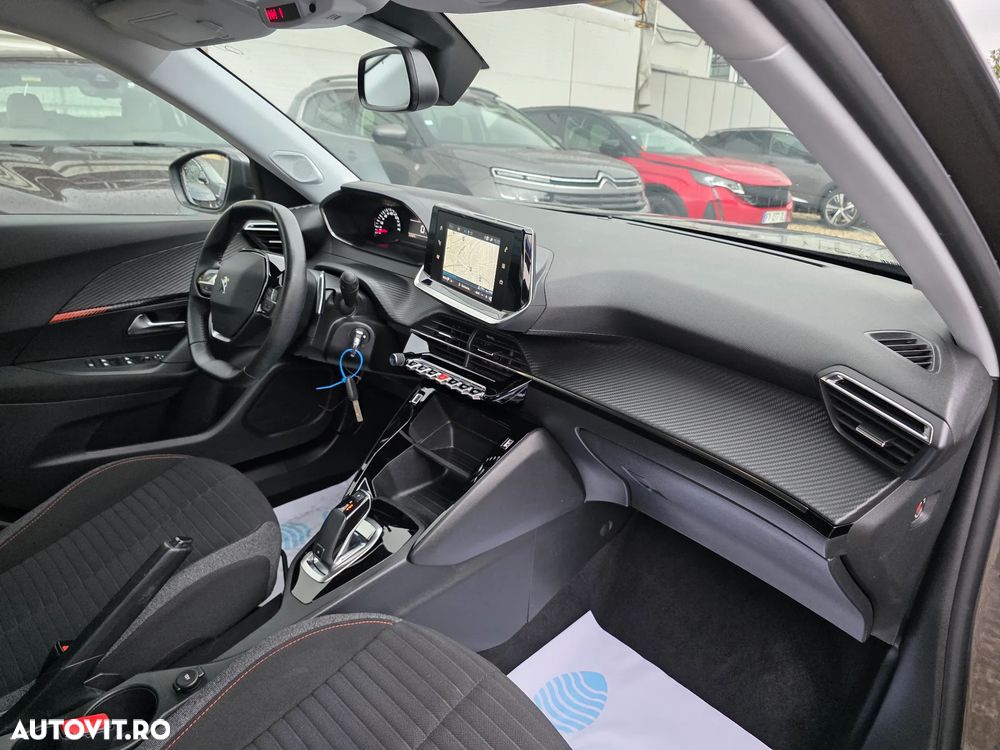 Peugeot 2008 PureTech 130 EAT8 GT - 17
